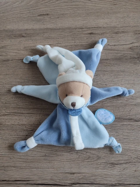 Doudou et Compagnie Ours Petit Chou Attache tetine bleu plat DC2714 2 dispo