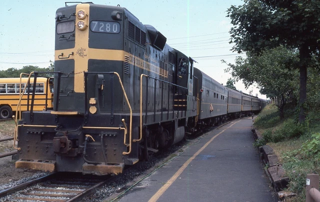 CC&H GP9 - Number - 7280 w/Train - ORIG - KR - ralx732