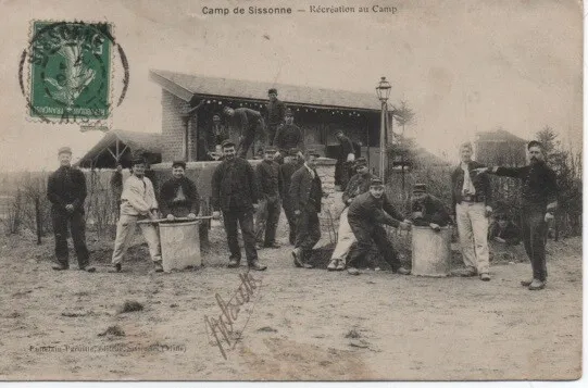 CPA - CAMP de SISSONNE - Récréation du Camp (Militaire)