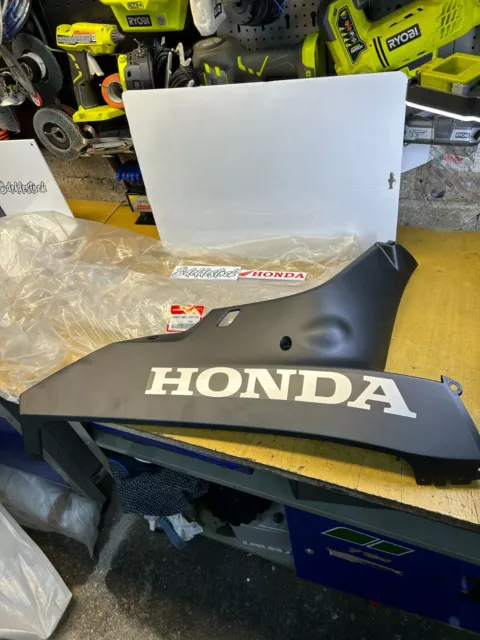 1 bas carénage avant droit honda 64400-MEL-D21ZA cbr 1000 rr 2006 fireblade