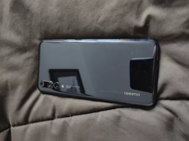 Huawei P20 Pro CLT-L29C - 128GB - Black (Unlocked) Smartphone