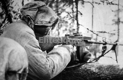 WW2 Picture Photo German soldier with a LS 26 light machine gun 0991