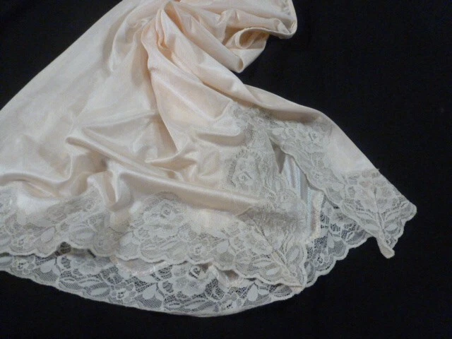 joli jupon vintage jolie dentelle taille 52/54/56 taille
