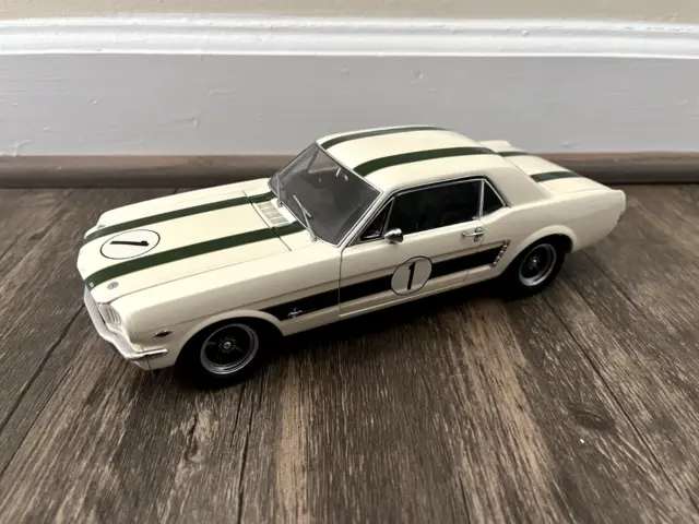 1/18 Classic Carlectables 1965 Ford Mustang Castrol Pete Geoghegan