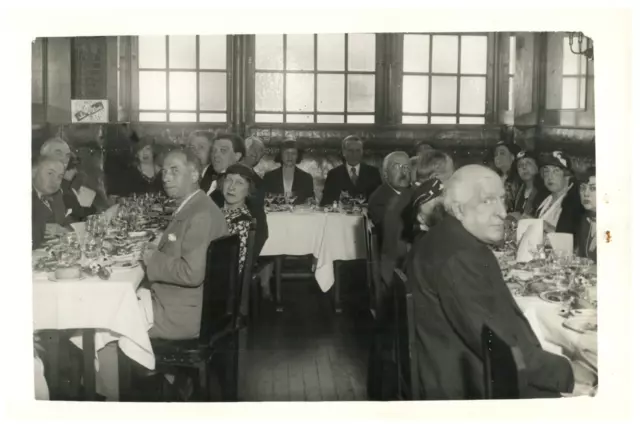 Paris 1920, le Jury du Prix des Vikings Vintage silver print. au centre, Madam