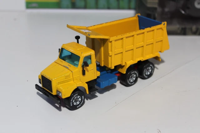 2001 International 4900 6x4 Camion à benne tandem | Ritchie Bros