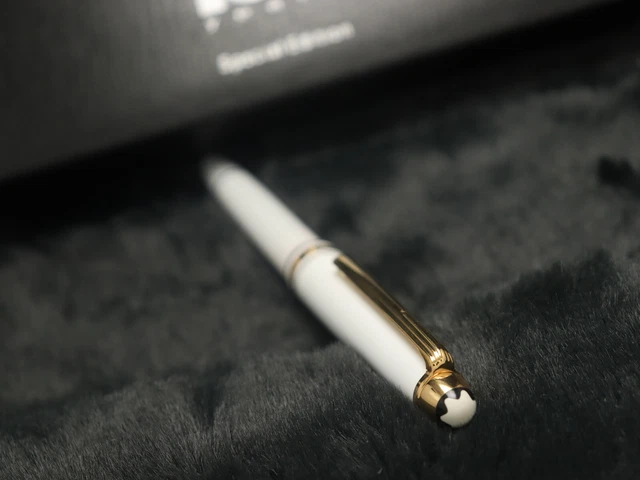 MONTBLANC MEISTERSTUCK WHITE Body + Golden Clip Ballpoint Pen I Black ...