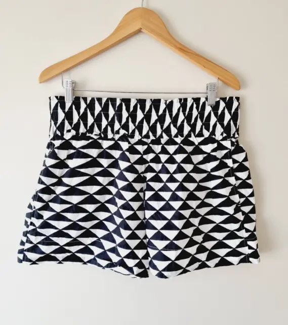 COUNTRY ROAD Black & White Elastic Waist Cotton Shorts SIZE 10 has pockets