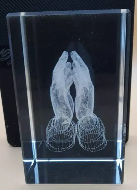 Praying Hands Paperweight (469) 3D Laser Etched Crystal Glass Cube