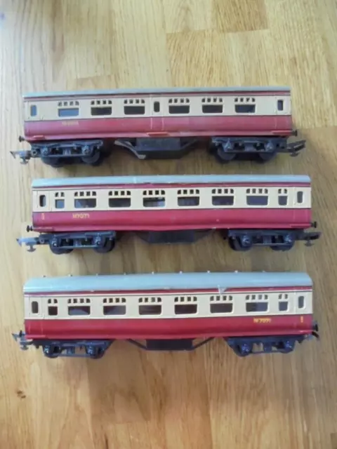 3 x HO/OO Triang R21 Reisebusse in cremefarben und kastanienbraun - M7071