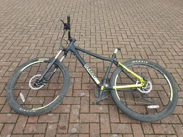 voodoo bantu black and yellow