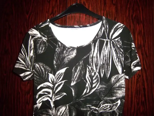 SURE Shirt schwarz  weiße Blätter  Kurzarm  Größe M  95% Viskose 5% Elasthan