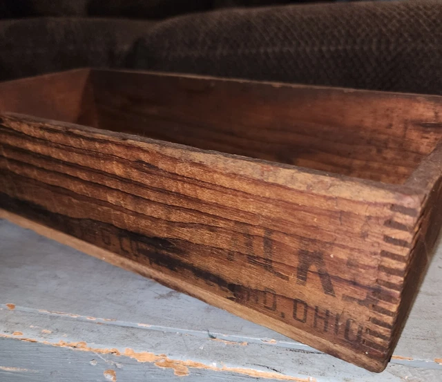Primitive EARLY Dovetail Wood Advertising Box Crate OHIO "Wonderfull Patina" Old
