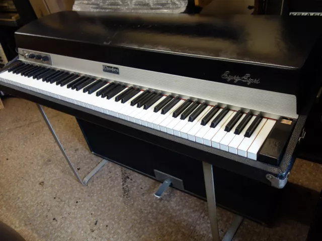 Maleta 88 sistema de piano eléctrico Rhodes MK1 (EE. UU./1976) todo original