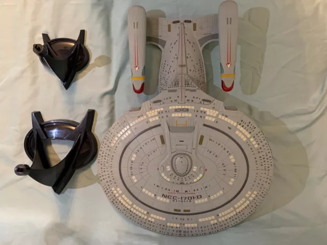 Art Asylum Diamond Select Toys Star Trek USS Enterprise-D