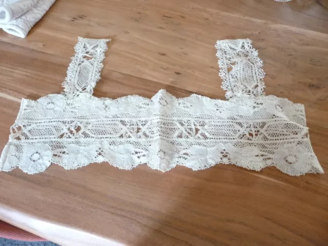 Linge ancien Haut de robe en  dentelle