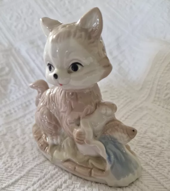 Vintage Collectable Cat figurine Bowl & fish Pastel Kitten Nao Porcelain Feline