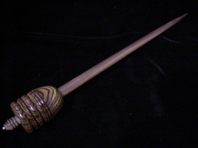 Husillo de estilo tibetano y nogal convertido a mano con punta de acero inoxidable