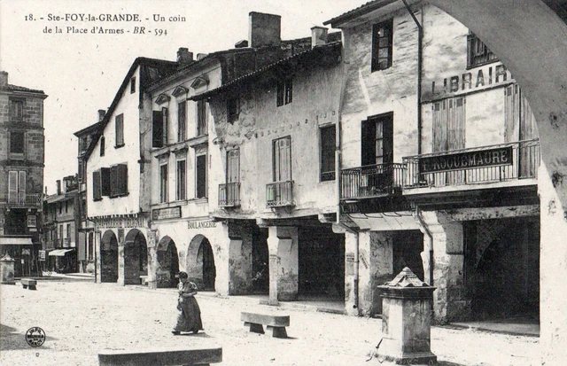 33 Cpa Debut 1900-Ste Foy La Grande Un Coin De La Place D'armes