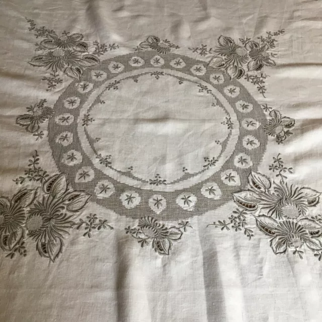 Vntge Madeira Embroidered Tablecloth White Linen Floral Pulled Thread 51 x 49in