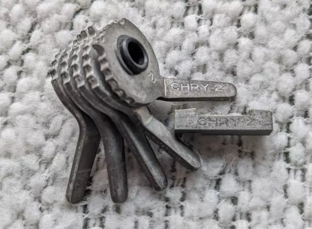Curtis Clipper Model 15 Key Cutter Set of Cam CHRY-2, Carriage CHRY-2
