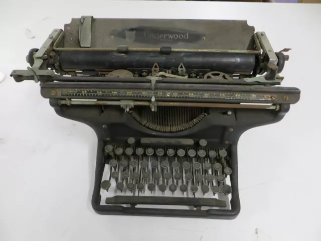 Máquina de escribir vintage Underwood de la década de 1930 - proyecto de restauración completa o repuestos.