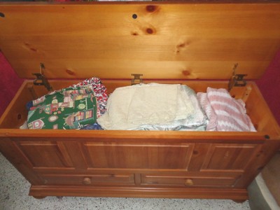 Queen Size Broyhill "Fontana" Bedroom Set, Pine Finish, Dresser, Mirror, Bed +++ 6