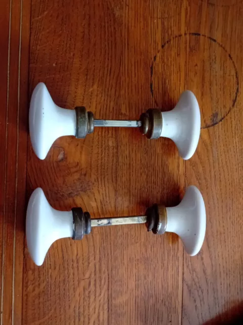 2 ANCIENNES POIGNÉES DE PORTE EN Porcelaine AVEC carré de 6 mm