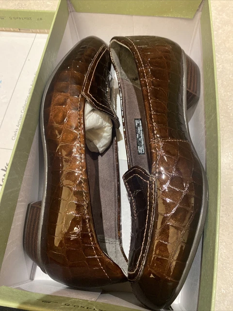 Womens Clarks Artisan 6 m dark brown croc timeless