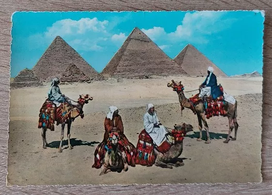 Cpa Egypte 💖 Groupe D Hommes Devant Les Pyramides De Gizeh Old Post Card