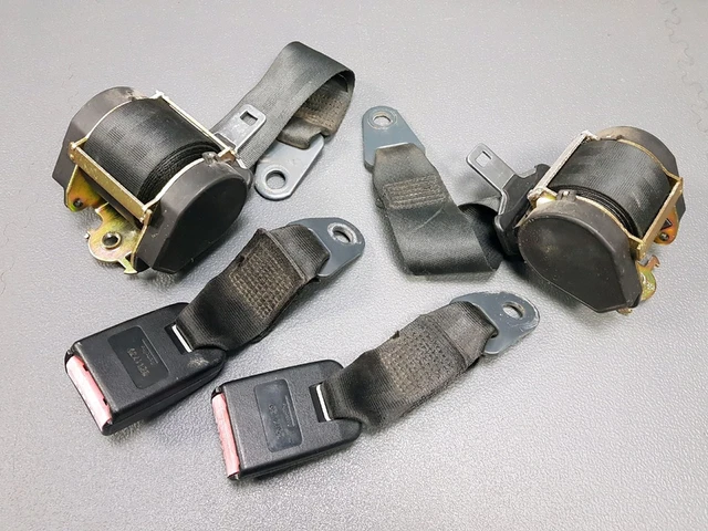 Ceinture Sécurité Arrière Gauche Citroën Saxo PH.2 – 8973XL (occasion)