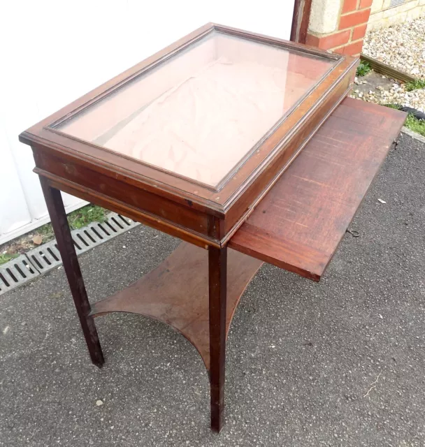 An Edwardian Mahogany Display Case. Vitrine. £20 Start. No Reserve.