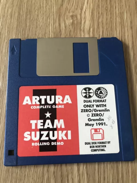 Team Suzuki Demo + 1 Jeu Complet Artura Commodore Amiga 500 Atari St Rare