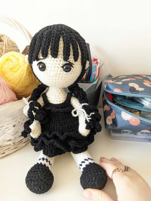Wednesday, poupée, doudou peluche fait main au crochet neuf