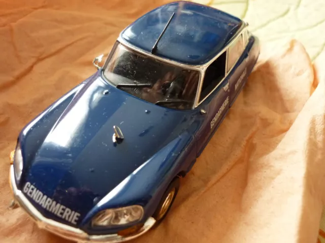 Norev   Miniature Citroen Ds Gendarmerie 1974 + Boite 1/43
