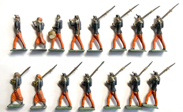 15 soldats de plomb, piétons, demi rond de bosse CBG