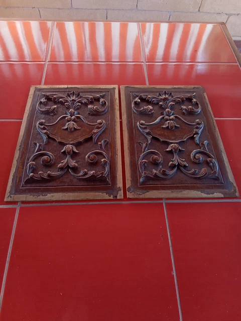 Lotto Di 2 Pannelli In Legno, Interamente Intagliati A Mano, Epoca 800. (2-M)