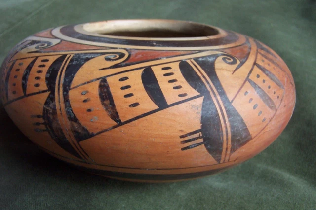 HOPI pot-vintage-Nampeyo sikyatk revival style-1939 7" x 3" HOPI pot-vintage-Nampeyo sikyatk revival style-1939 7" x 3"