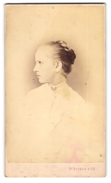 Fotografie Dr. Szekely & Cie., Wien, Portrait junges Mädchen Ella Pohl im Seite