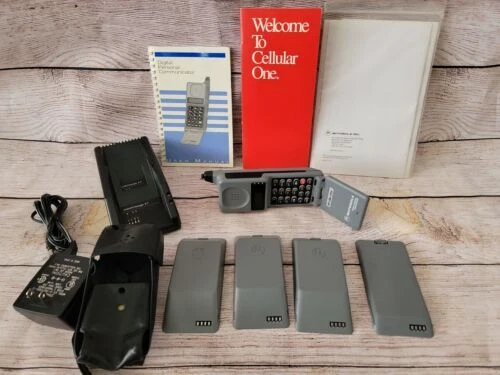 Vintage Motorola Digital Personal Communicator Flip Mobile Cell Phone Bundle
