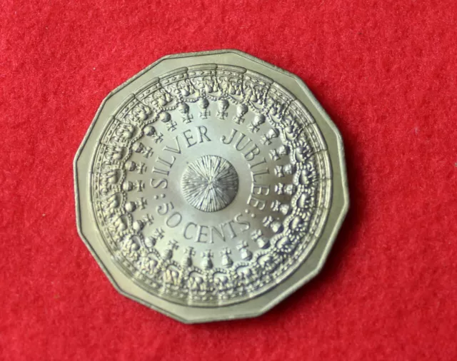 1977 Silver Jubilee Queen Elizabeth Commemorative 50 Cent Coin