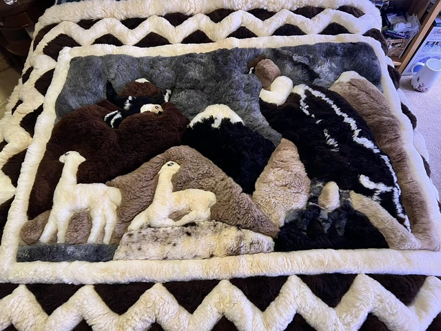 "Nuevo sin etiquetas alfombra/arte colgante de pared de piel de alpaca grande 54,5"" x 70"" - ¡talla queen! ¡Firmado!