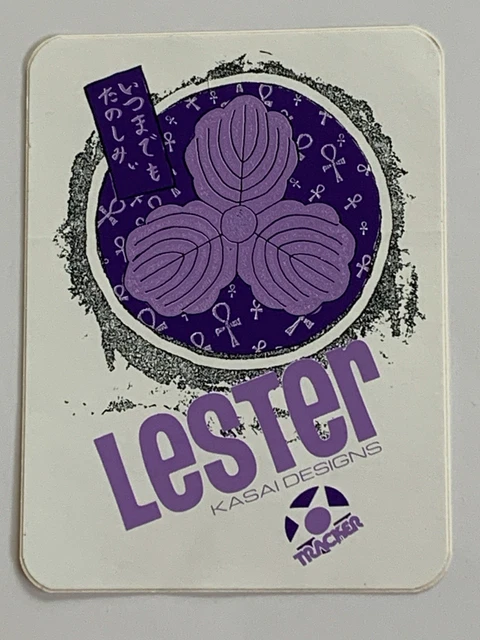 スケートボード VINTAGE SKATE LESTER KASAI STICKER x2 VINTAGE 1980S TRACKER Lester Kasai Designs Skateboard Sticker NOS