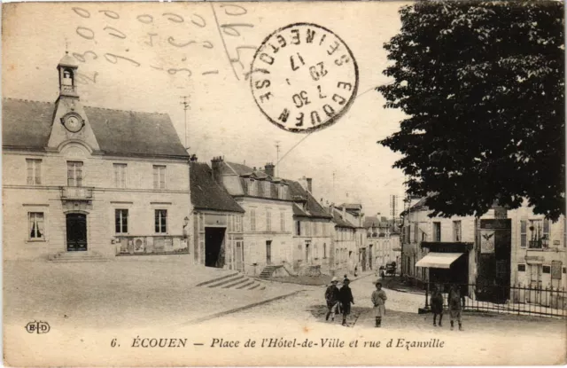 CPA ECOUEN - Place de l'Hotel-de-Ville and rue d'EZANVILLE (106997)