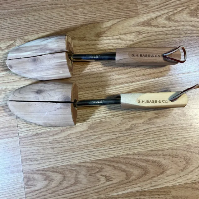 GH Bass & Co Wooden Shoe Tree Shapers Stretchers, Size M