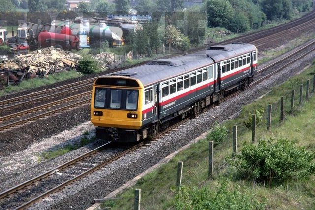 35MM SLIDE BR British Rail DMU Class 142 142011 Mirfield 1995 Orig £4. ...