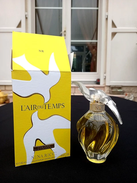 Pendentif Parfumeur Nina Ricci Vintage - Collier Avec Flacon Jaune, Occasion En Bon état