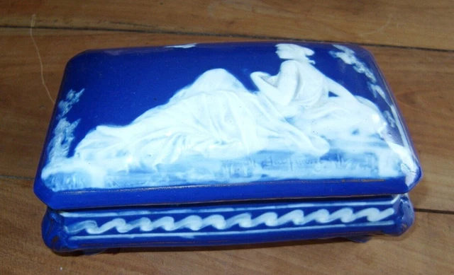 Lot De 2 Broches Anciennes - Camée Coquillage Et Porcelaine, Métal Doré, Occasion En Bon état, Vintage