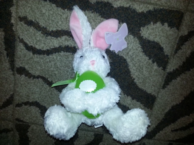 Hallmark Snuggles Afelpado Conejito de Pascua Conejo Con / Rellenable Huevo