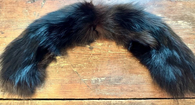 Vintage Real Fox Fur Collar - Hook & Loop Closing 21"